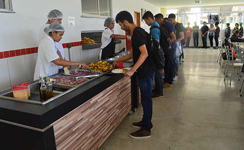 Restaurante do Câmpus Valparaíso no primeiro dia de funcionamento